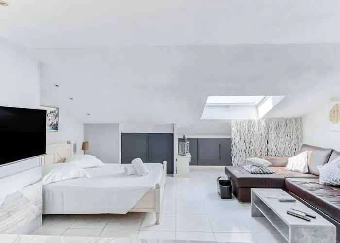 Duplex avec vue sur mer et piscine