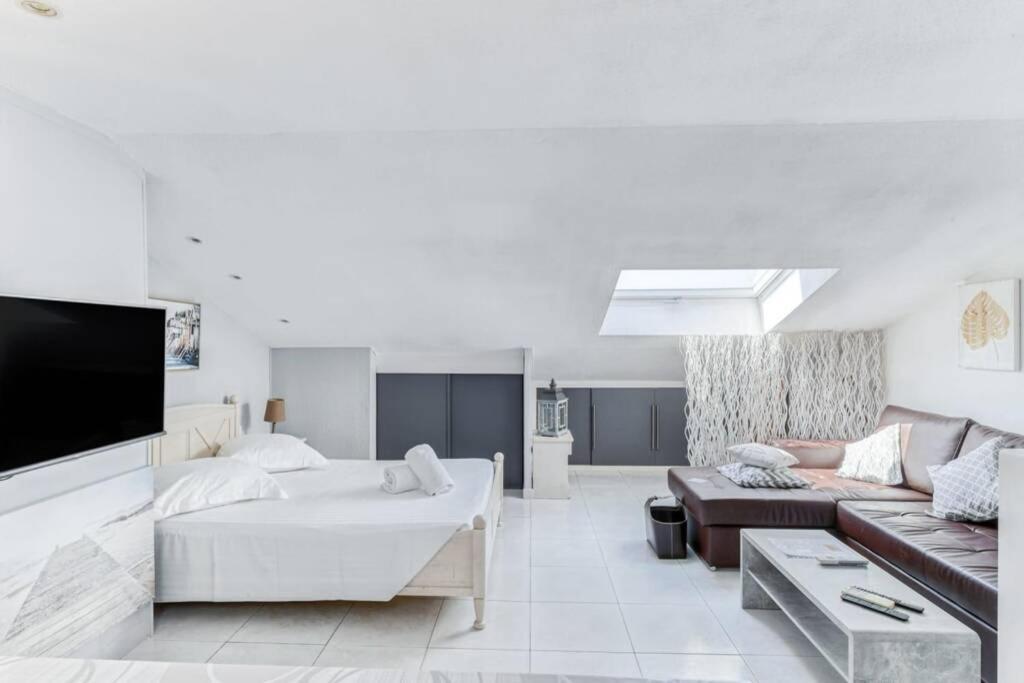 Duplex Avec Vue Sur Et Piscine Appartement Cannes
